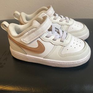 8c Toddler sneakers fair condition, (can be worn unisex)